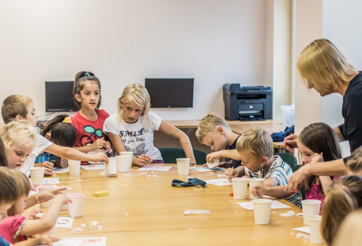 2016 07 29 Piešimas spalvotu smėliu