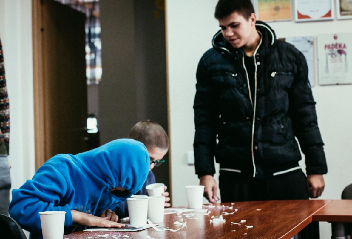 2016 10 02 Piešimas spalvotu smėliu