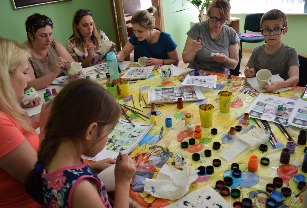 2019 06 05 Viršglazūrinis piešimas ant arbatos puodelių