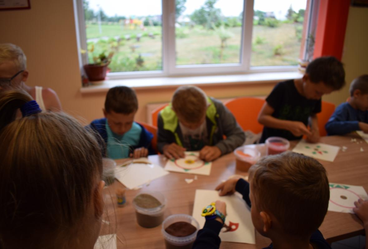 2019 06 09 Viršglazūrinis piešimas ant arbatos puodelių