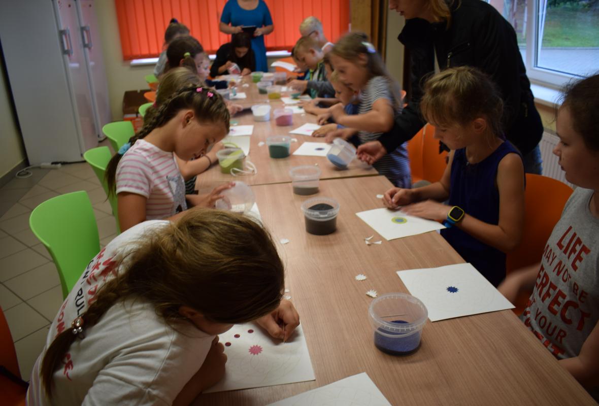 2019 06 27 spalvoto smėlio mandala 