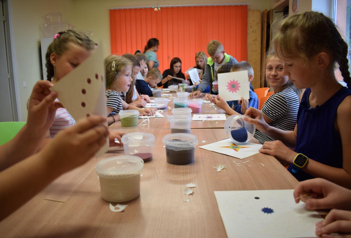 2019 06 27 spalvoto smėlio mandala 