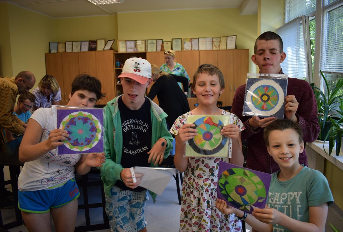 2019 06 28 spalvoto smėlio mandala 