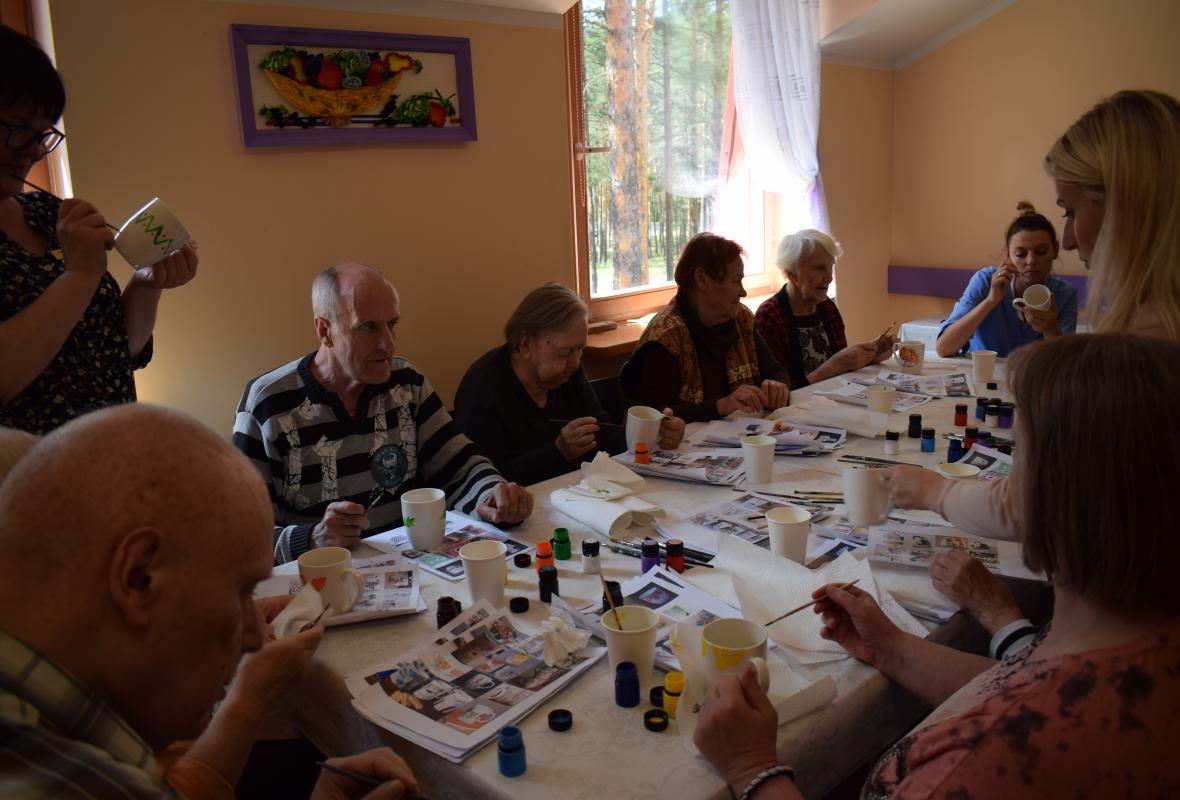 2019 07 10 Virglazūrinis piešimas ant arbatos puodelių 
