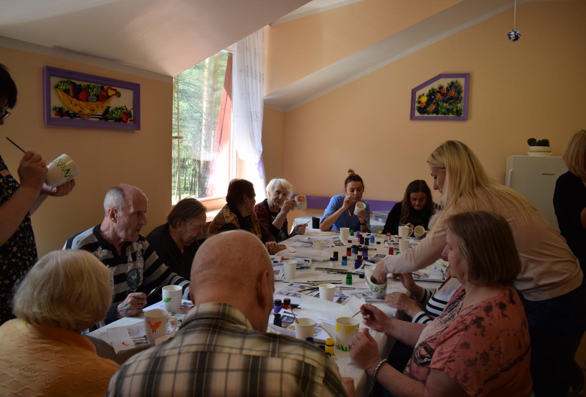 2019 07 10 Virglazūrinis piešimas ant arbatos puodelių 