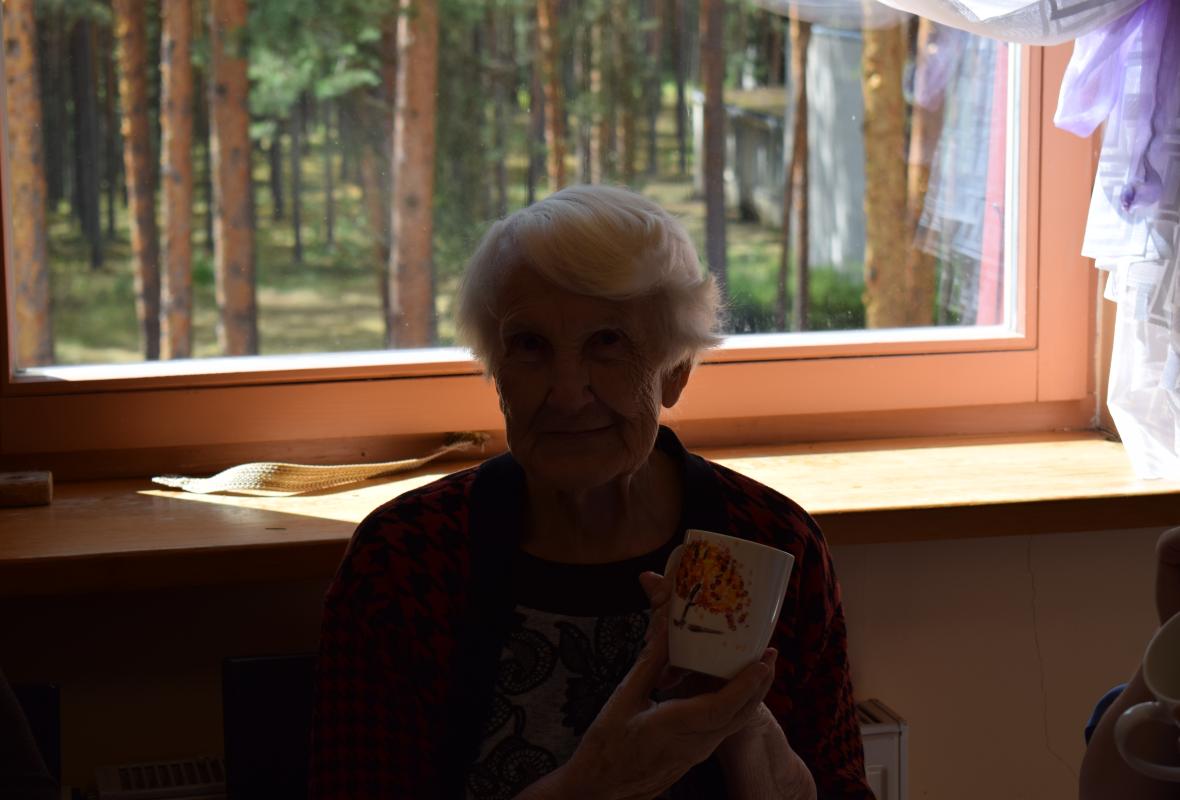 2019 07 10 Virglazūrinis piešimas ant arbatos puodelių 