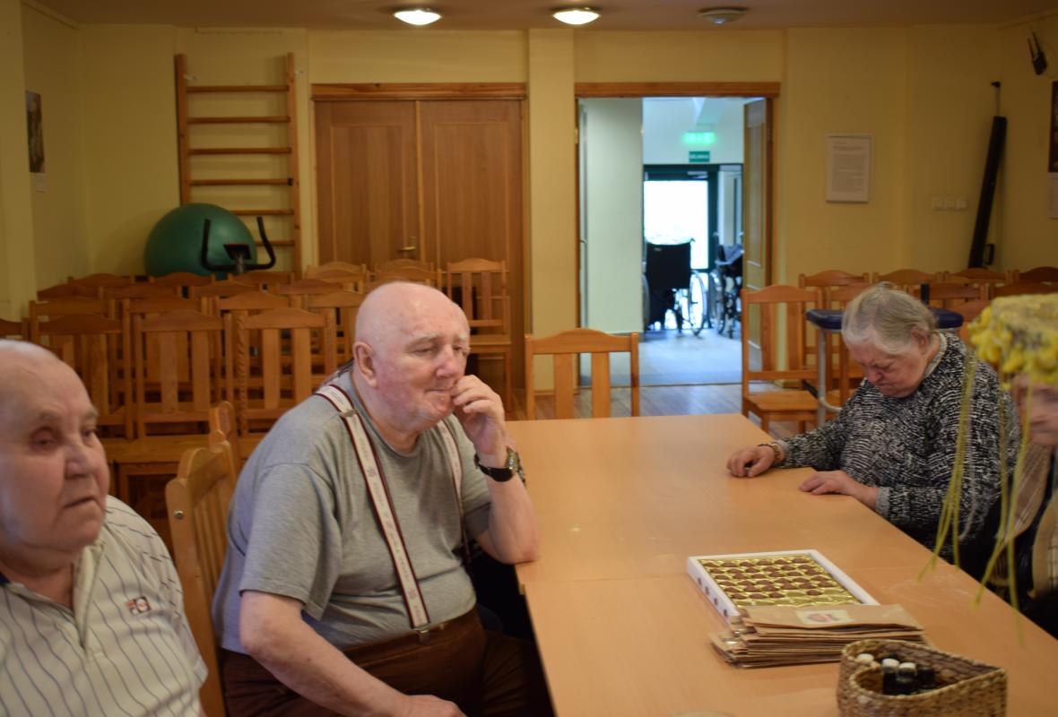 2019 07 12 Žvakių iš natūralaus bičių vaško liejimo ratas 