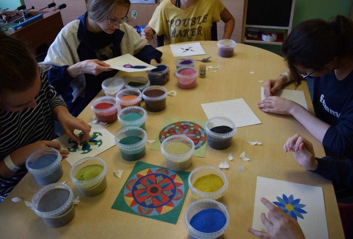 2019 07 30 spalvoto smėlio mandala