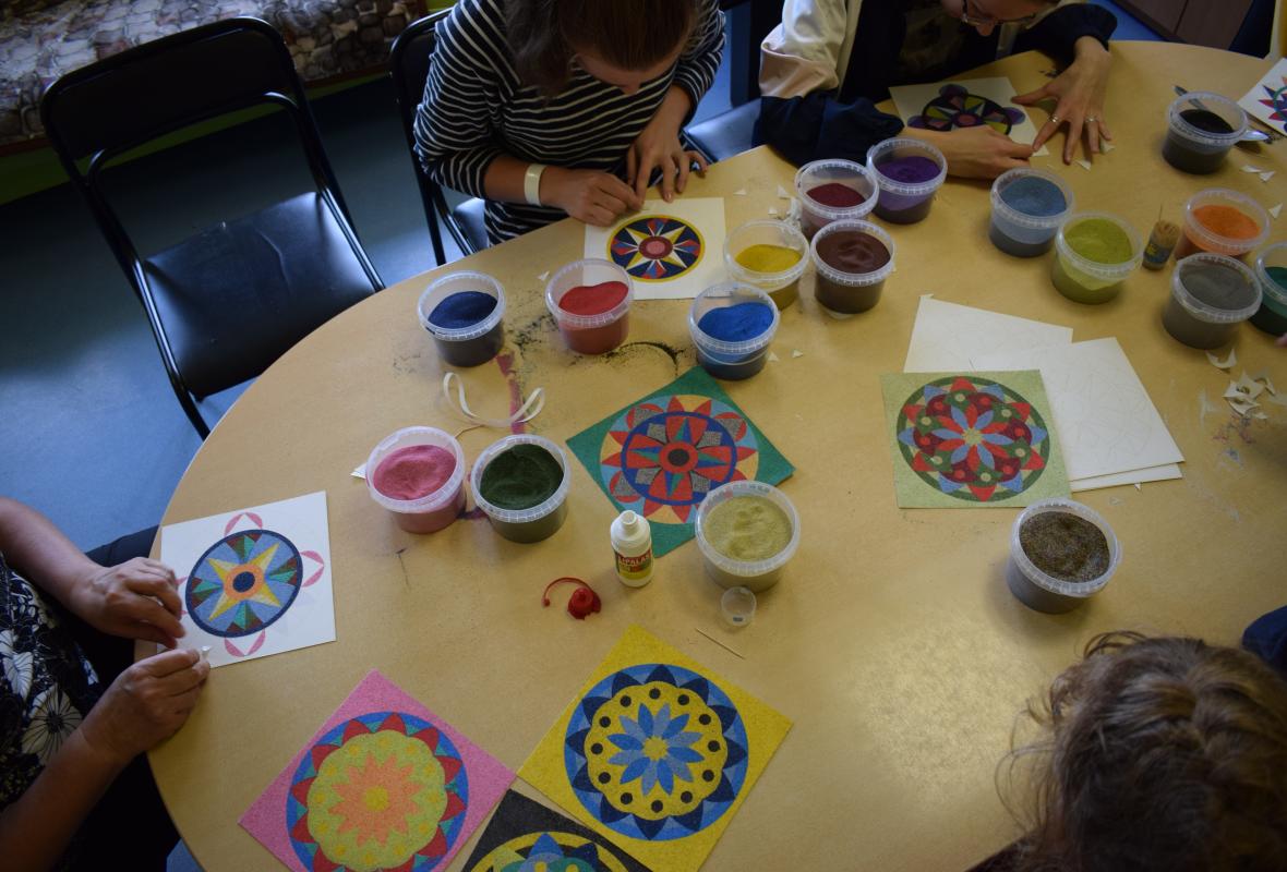 2019 07 30 spalvoto smėlio mandala