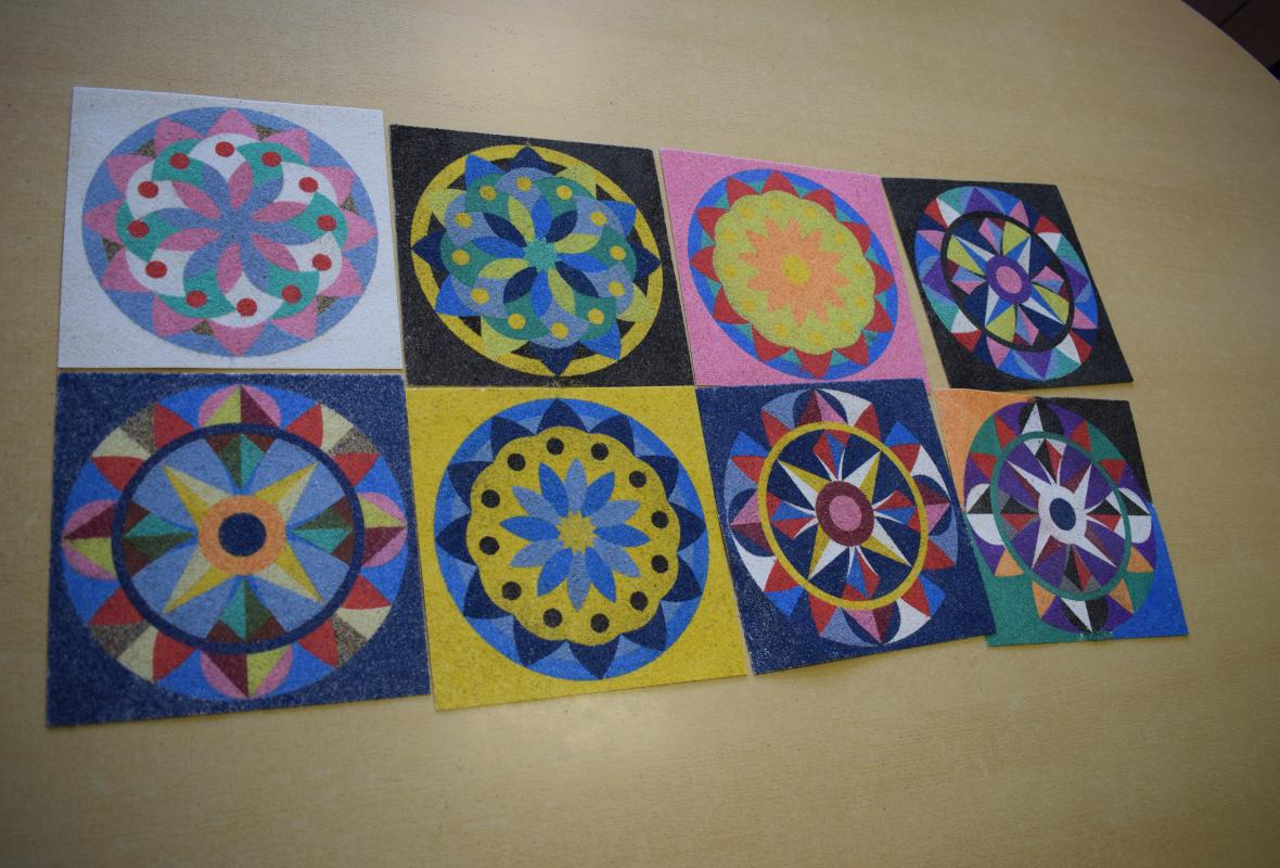 2019 07 30 spalvoto smėlio mandala