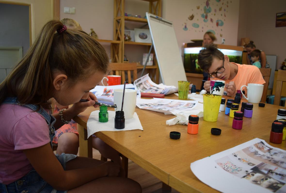 2019 08 20 Viršglazūrinis piešimas ant arbatos puodelių