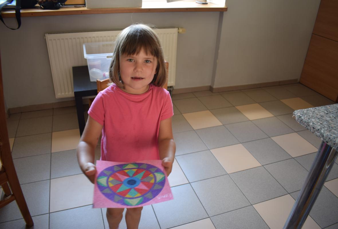 2019 08 27 spalvoto smėlio mandala 