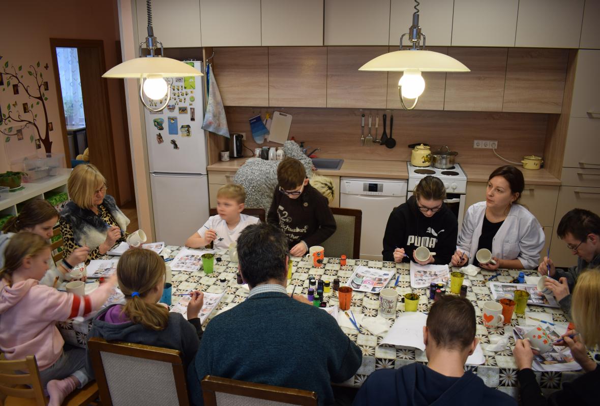 2020 02 08 Viršglazūrinis piešimas ant puodelių