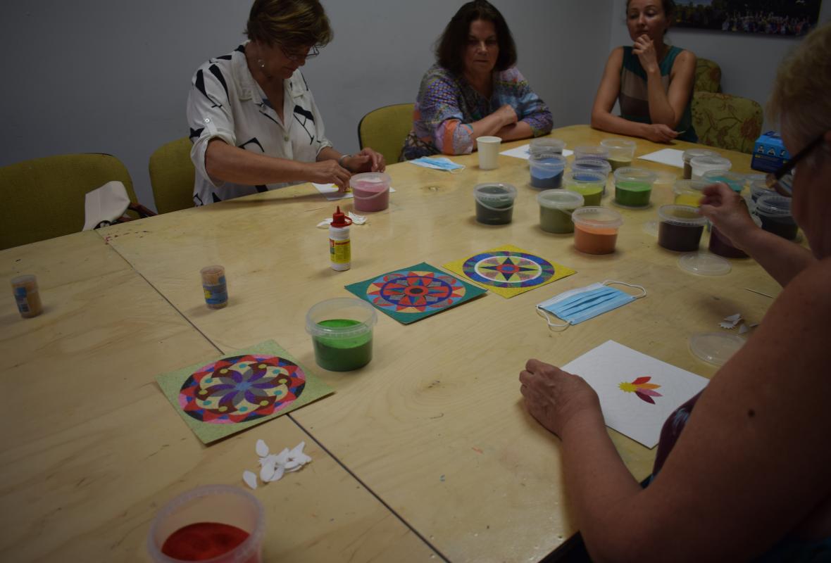 2020 06 29 Spalvoto smėlio mandala 