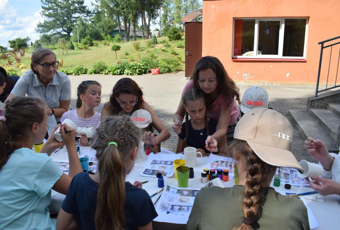 2020 07 03 Viršglazūrinis piešimas ant puodelių 
