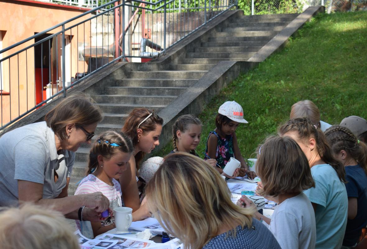 2020 07 03 Viršglazūrinis piešimas ant puodelių 