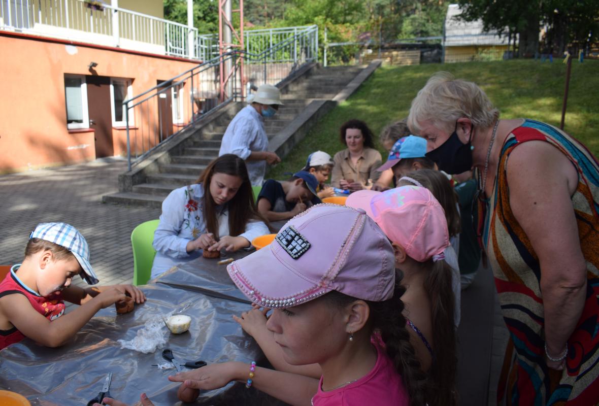 2020 07 17 Sojų vaško žvakės moliniame indelyje 