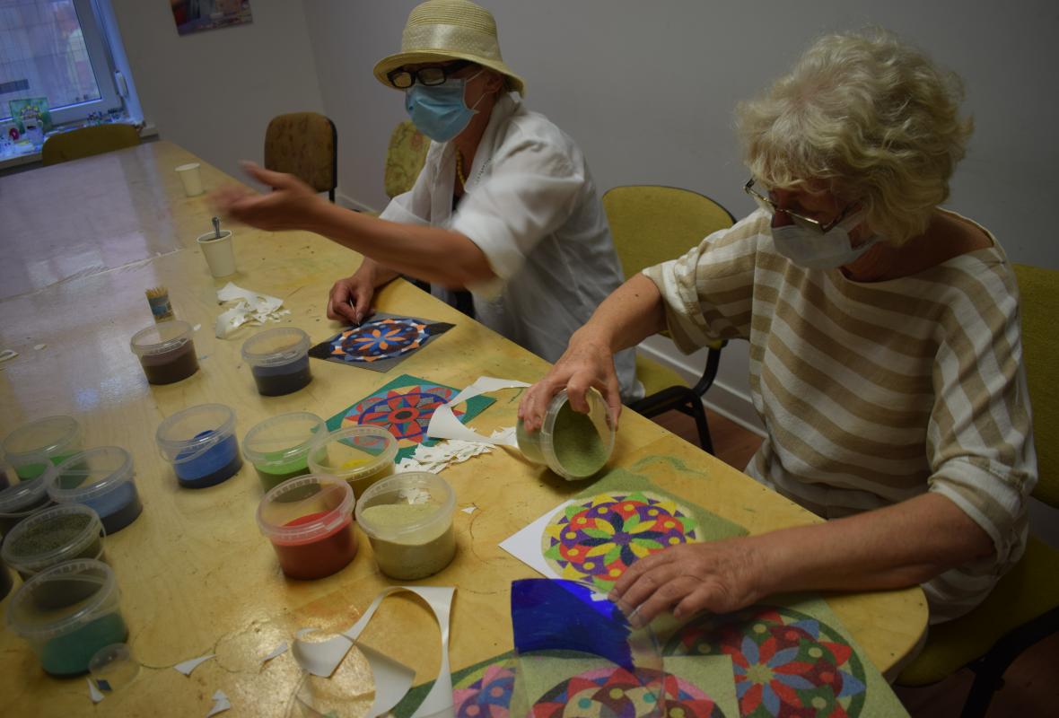 2020 08 07 Spalvoto smėlio mandala 