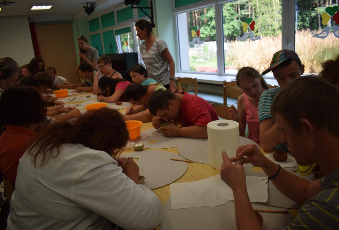 2020 08 14 Sojų vaško žvakės moliniame indelyje 