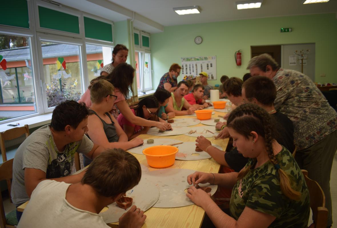 2020 08 14 Sojų vaško žvakės moliniame indelyje 