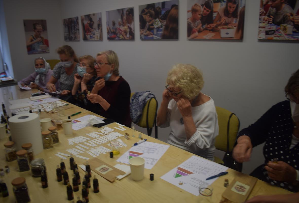 2020 08 26 Aliejinių kvepalų gamyba 