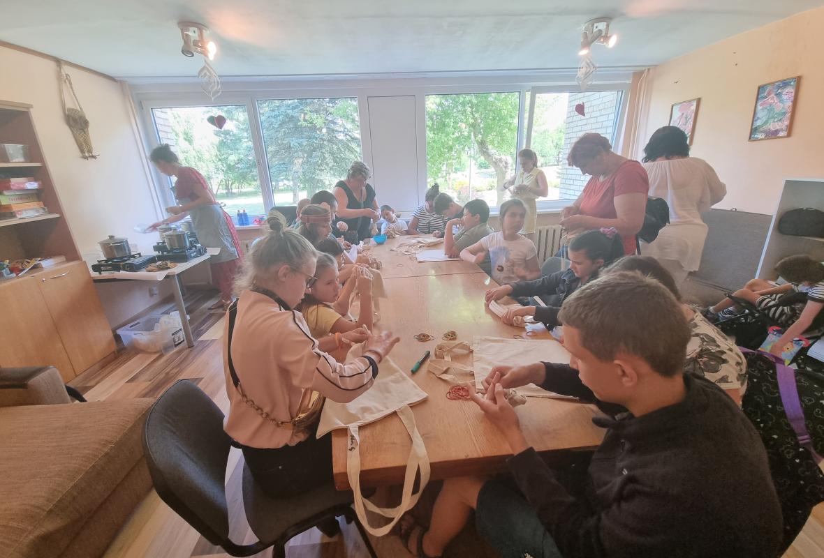 2022 07 21 Batika medvilninio pirkiniu krepselio dekoravimas 1