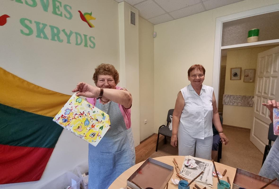 2022 08 08 Ebru tapyba ant vandens 2