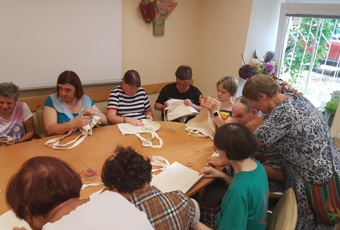 2022 08 16 Batika medvilninio pirkiniu krepselio dekoravimas 1