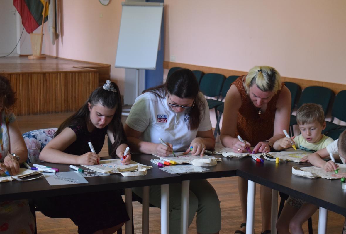 2023 07 17 Medvilninio pirkiniu krepselio dekoravimas Verkiu mokykla daugiafunkcis centras 3