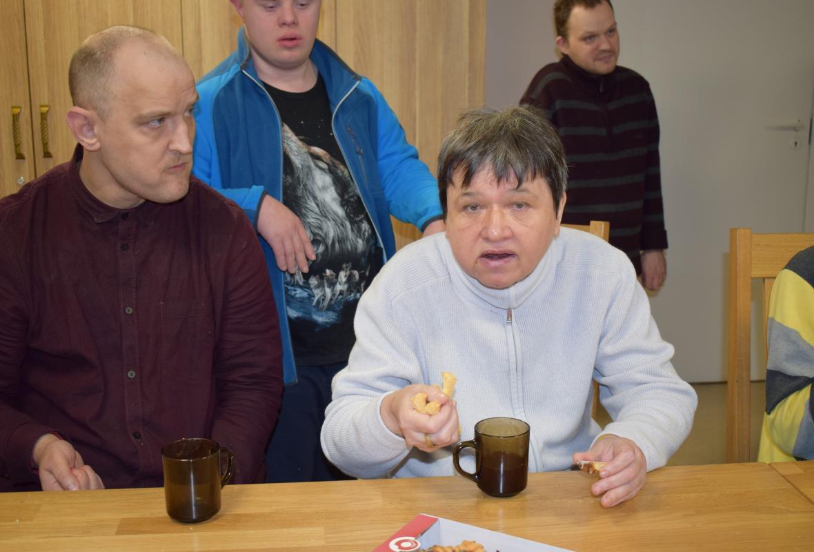 2019 03 10 Viršglazūrinis piešimas ant puodelių