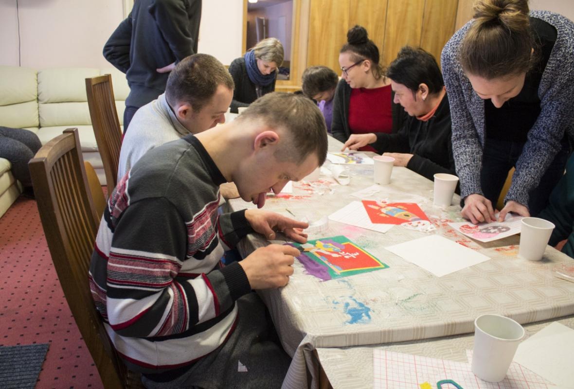 2016 12 07 piešimas spalvotu smėliu
