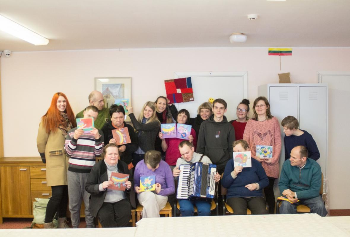 2016 12 07 piešimas spalvotu smėliu
