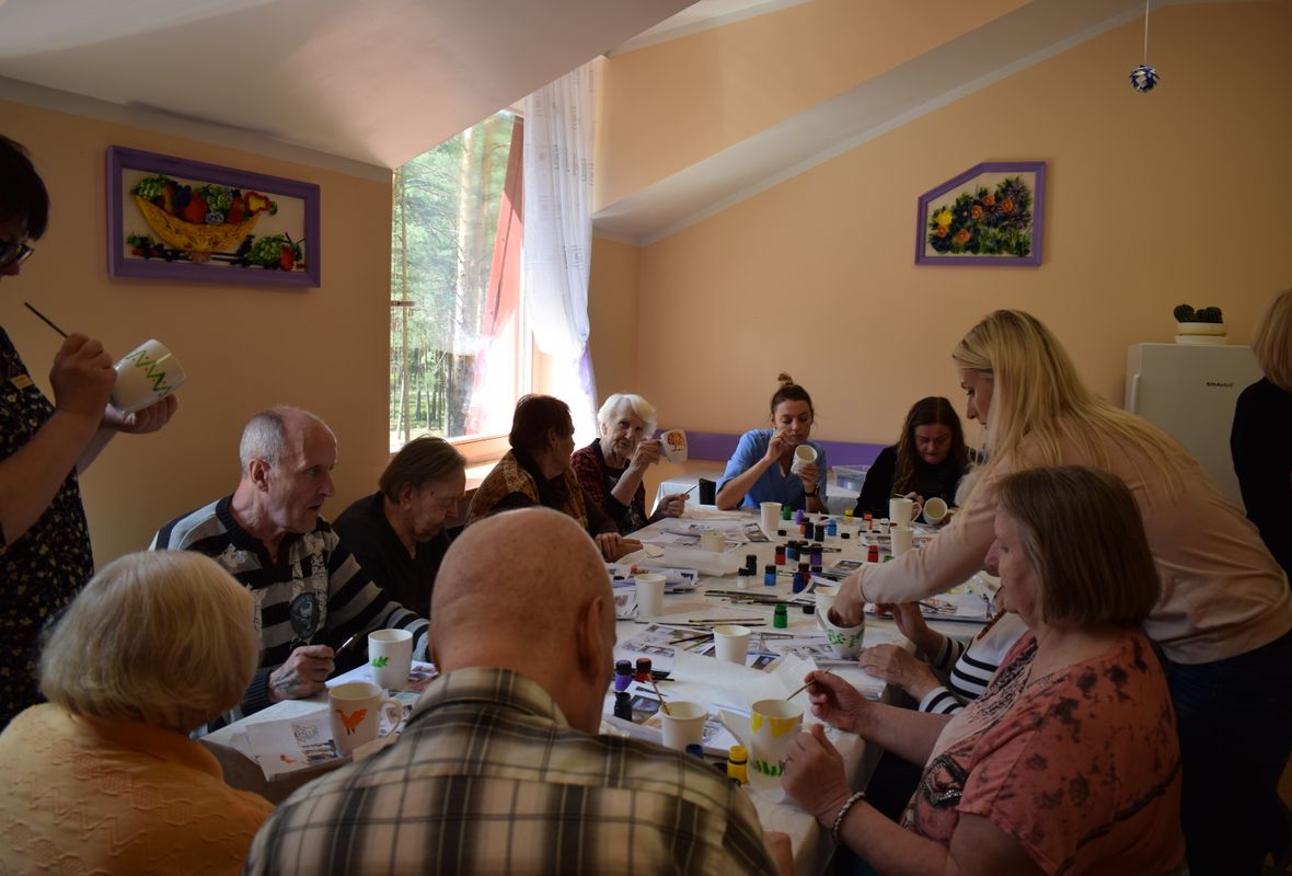 2019 07 10 Virglazūrinis piešimas ant arbatos puodelių 