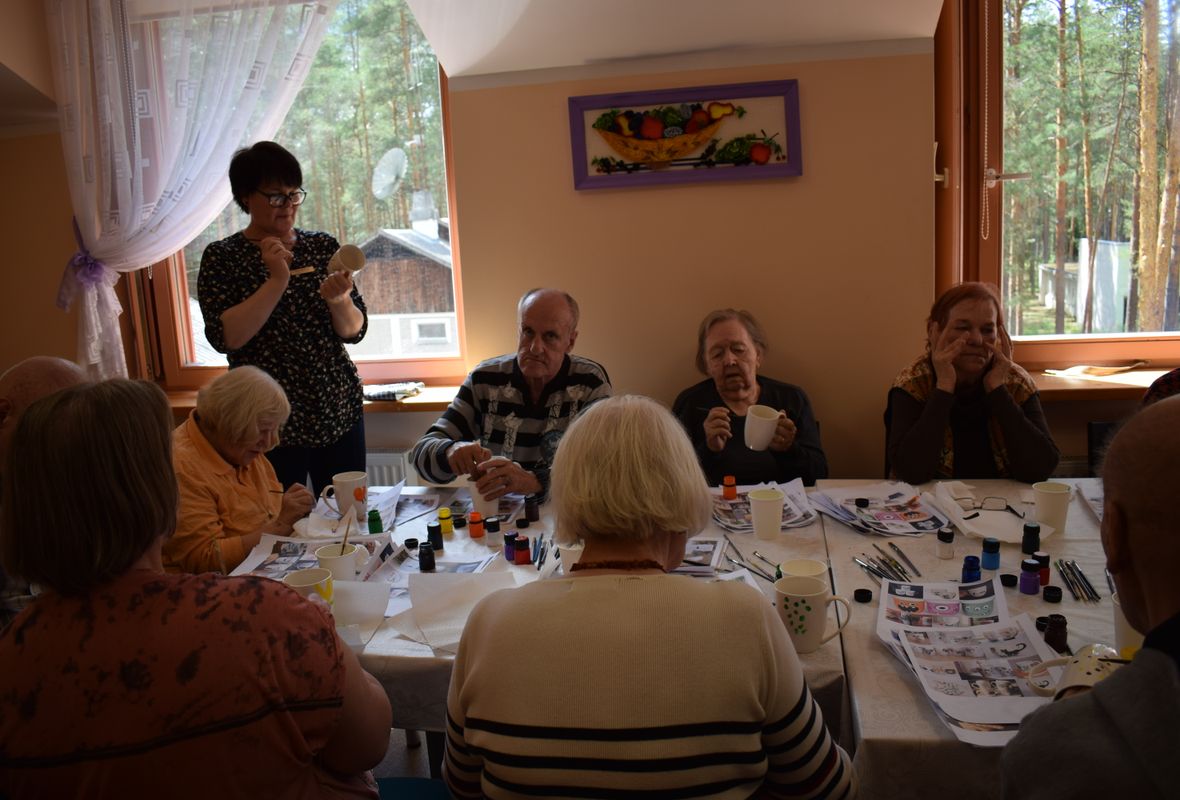 2019 07 10 Virglazūrinis piešimas ant arbatos puodelių 