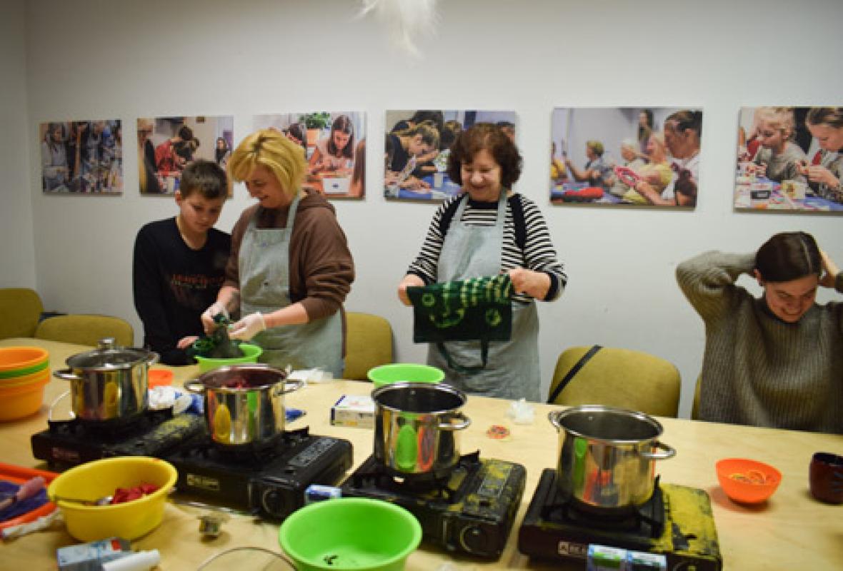 2024 04 09 Sibori tekstiles dazymas 7